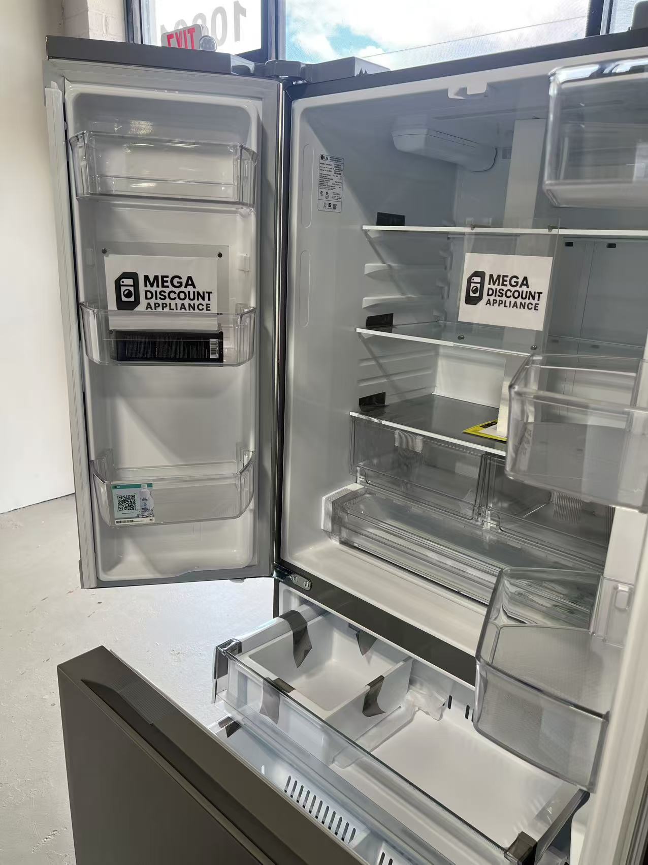 21 cu. ft. 3-Door French Door, Counter-Depth MAX™ Refrigerator LF21G6200S