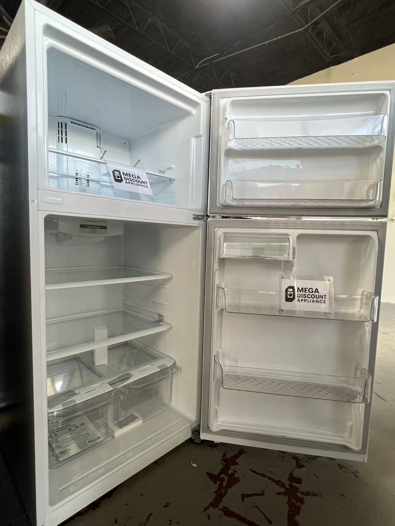 20 cu. ft. Top Freezer Refrigerator LTCS20020W