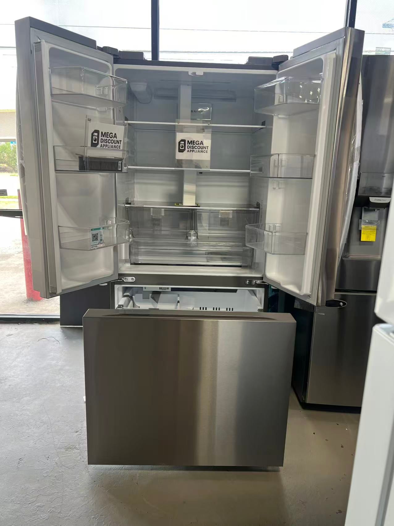 21 cu. ft. 3-Door French Door, Counter-Depth MAX™ Refrigerator LF21G6200S