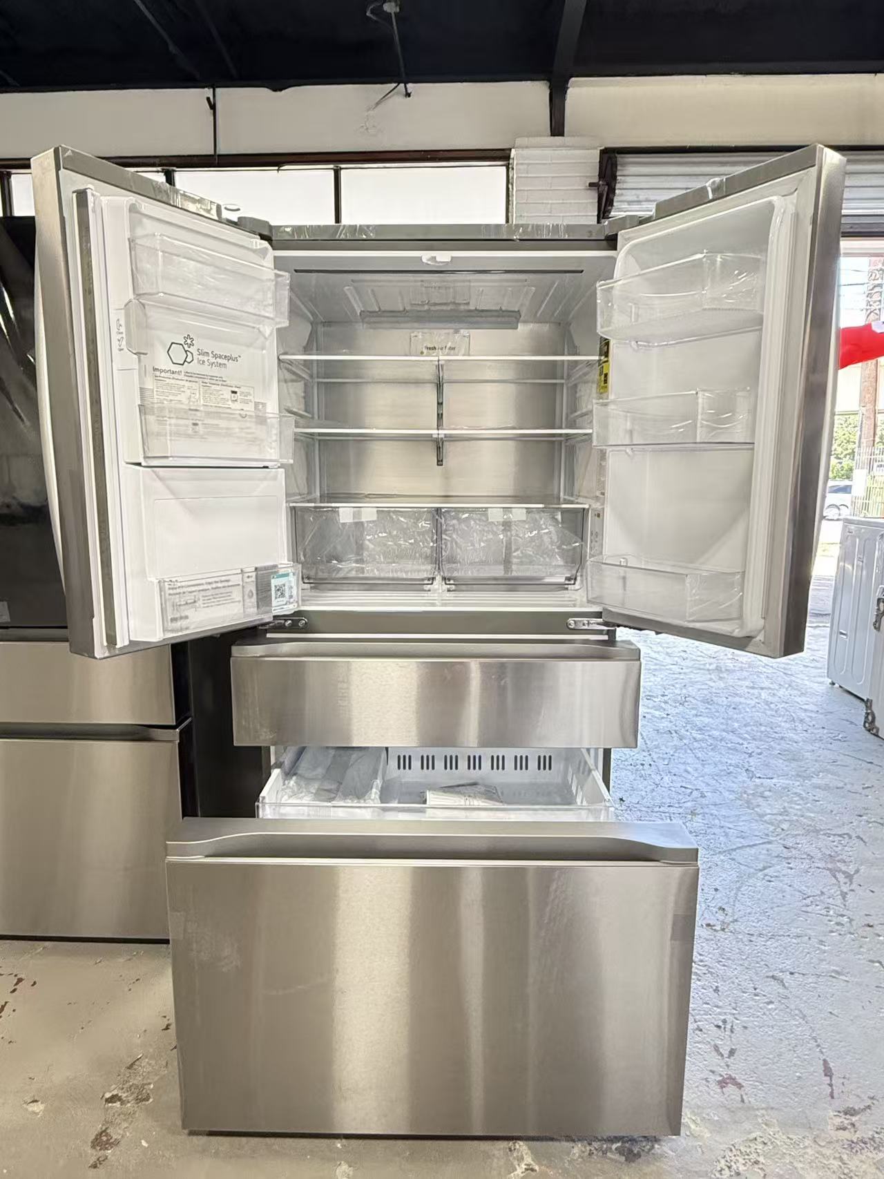 29 cu. ft. Smart Standard-Depth MAX™ 4-Door French Door Refrigerator with Full-Convert Drawer™ LF29H8330S