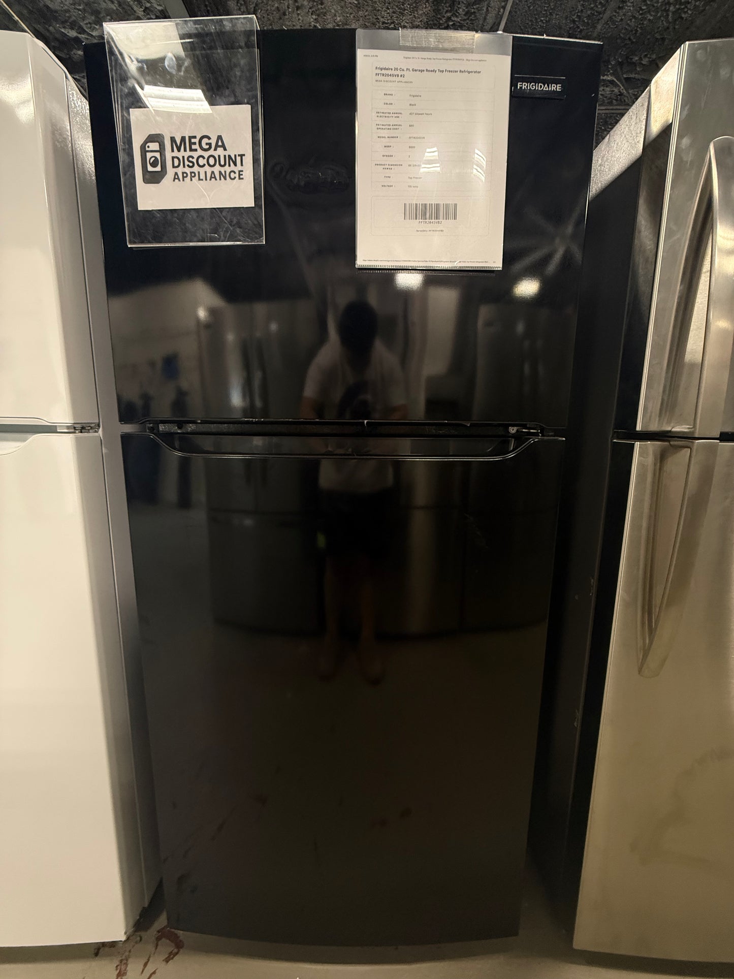 Frigidaire 20 Cu. Ft. Garage Ready Top Freezer Refrigerator FFTR2045VB #2