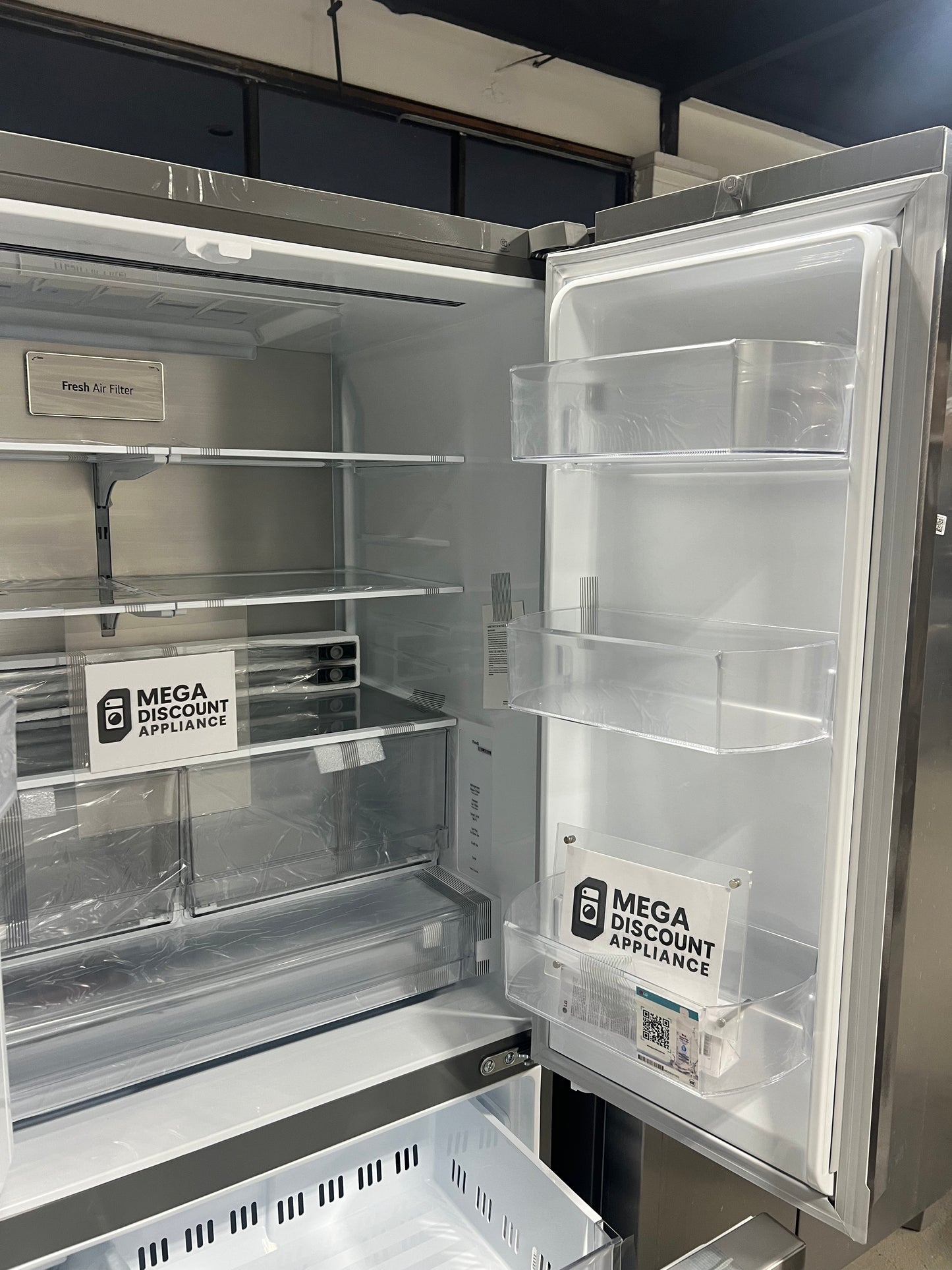 LG Counter-Depth MAX™ with Zero Clearance™ 3-Door French Door Refrigerator with Thin Door Design LF24Z6530S