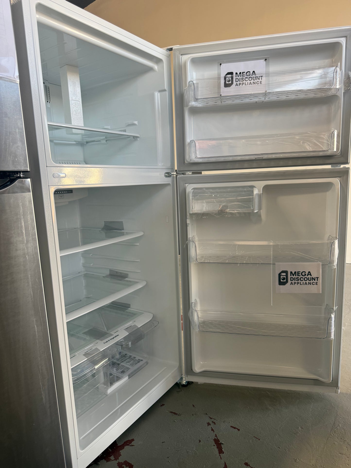 20 cu. ft. Top Freezer Refrigerator LTCS20020W #2