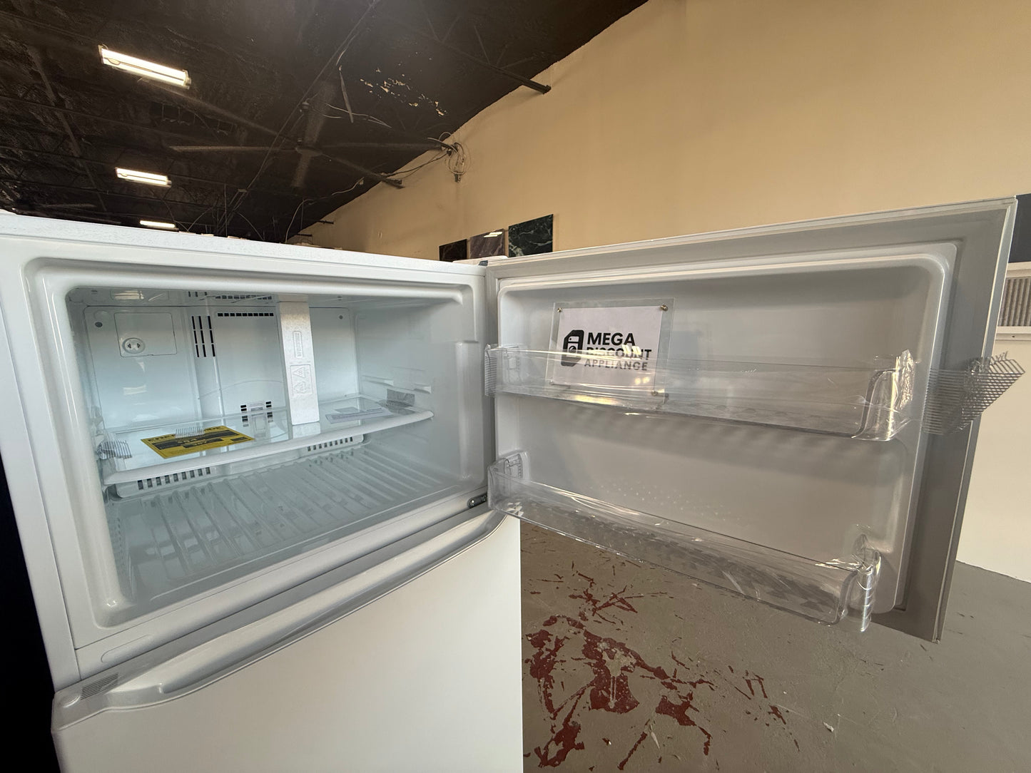 20 cu. ft. Top Freezer Refrigerator LTCS20020W #2