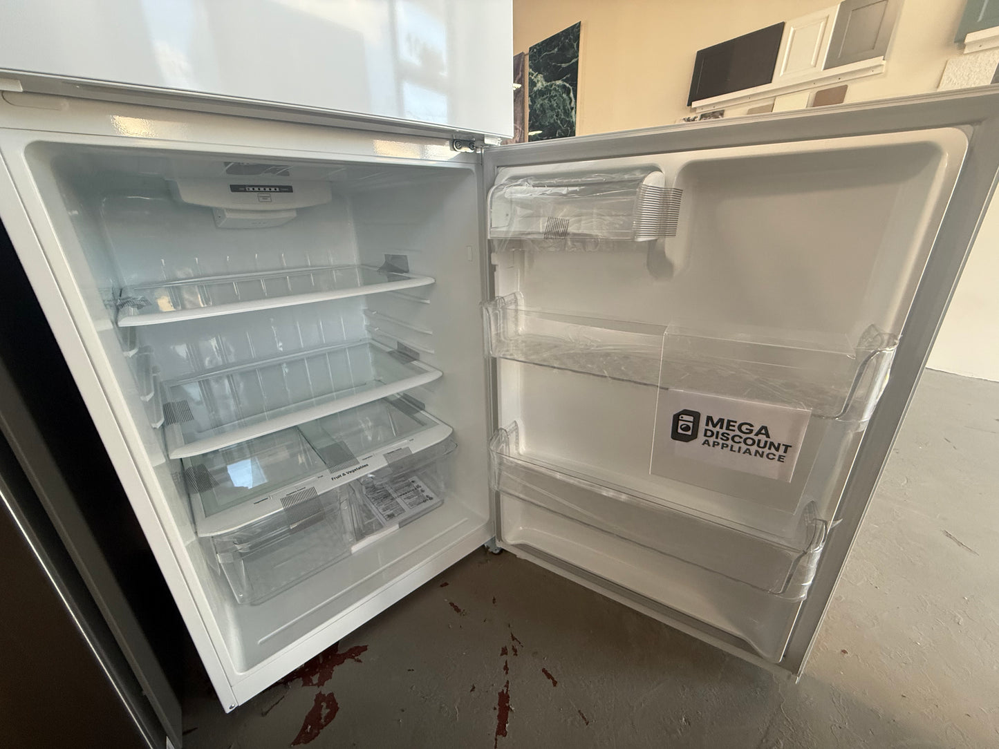 20 cu. ft. Top Freezer Refrigerator LTCS20020W #2