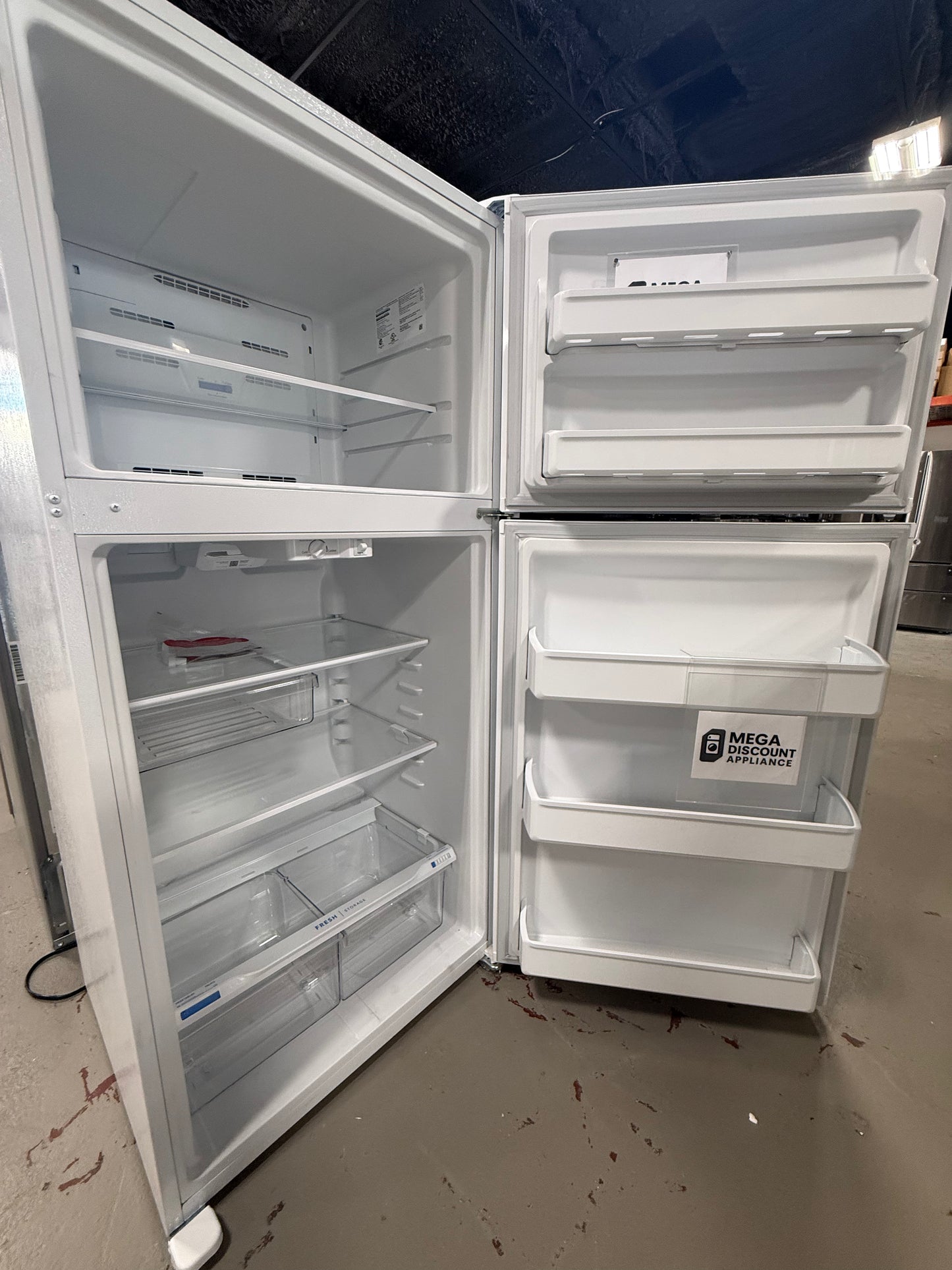 Frigidaire 18 Cu. Ft. Garage Ready Top Freezer Refrigerator FFTR1835VW