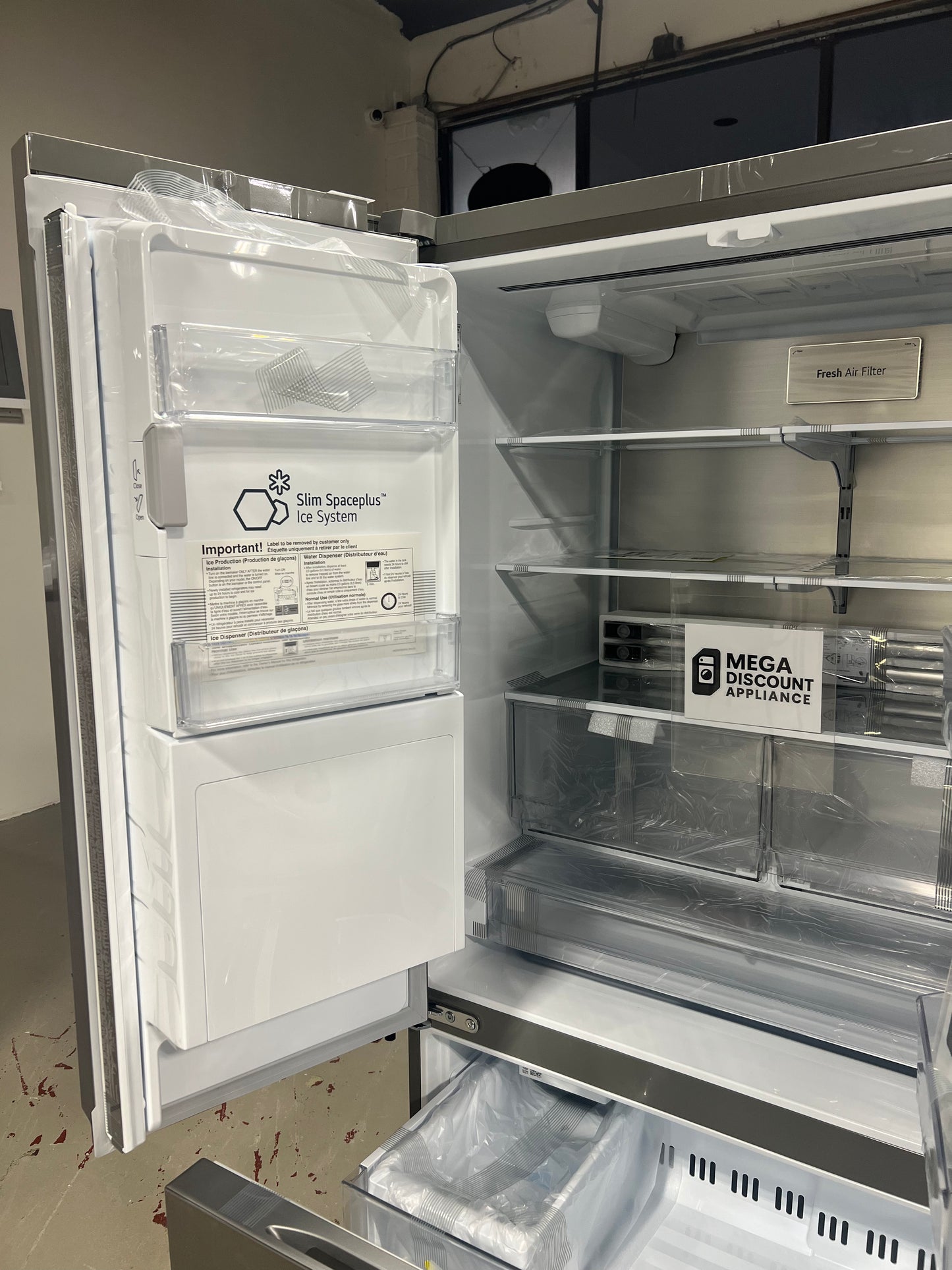 LG Counter-Depth MAX™ with Zero Clearance™ 3-Door French Door Refrigerator with Thin Door Design LF24Z6530S